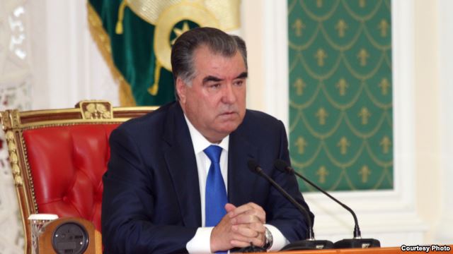 Президент Таджикистана отбыл во Францию