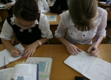 Свыше 20 таджикских школ участвуют в эксперименте по внедрению 100-балльной системы оценки