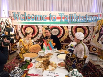 Таджикистан приготовил свой плов на втором международном фестивале плова в Баку