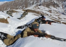 Спецназ внутренних войск МВД взял штурмом снежную горную вершину в Варзобе