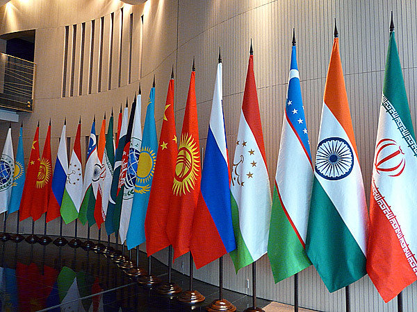 Таджикистан призывает страны ОЭС к расширению сотрудничества