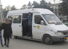 Жительница Душанбе оштрафована за то, что ее сын работал кондуктором в маршрутном такси