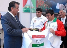 Пресс-служба президента: таджикские спортсмены едут на Олимпиаду благодаря мудрой политике Э. Рахмона