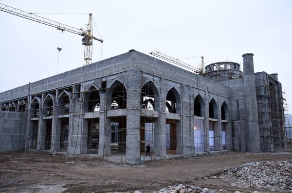 Ознакомление с ходом строительных работ в Центральной душанбинской соборной мечети