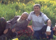 95-летний отец Мухиддина Кабири снят с рейса Душанбе-Стамбул