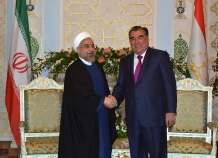 Таджикским властям советуют держать нейтралитет