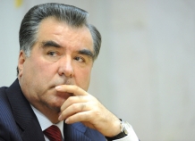 Полковник таджикской милиции сложила стих о Лидере нации
