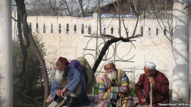Где в Таджикистане возьмут деньги, чтобы повысить пенсии?