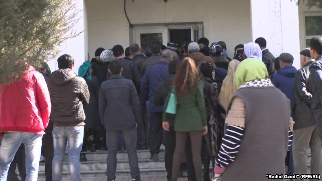 В Душанбе судят подозреваемых в нападении на сотрудников военкомата