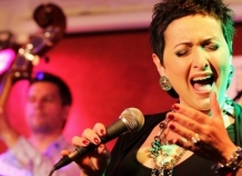 Грузинская и российская певица Этери Бериашвили исполнила песню Мукаддас Набиевой «Ситораи ман»