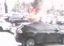 В центре Душанбе сгорел автомобиль