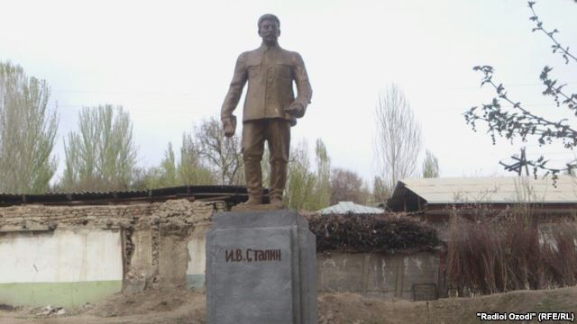Памятник Сталину сохранился в Аште