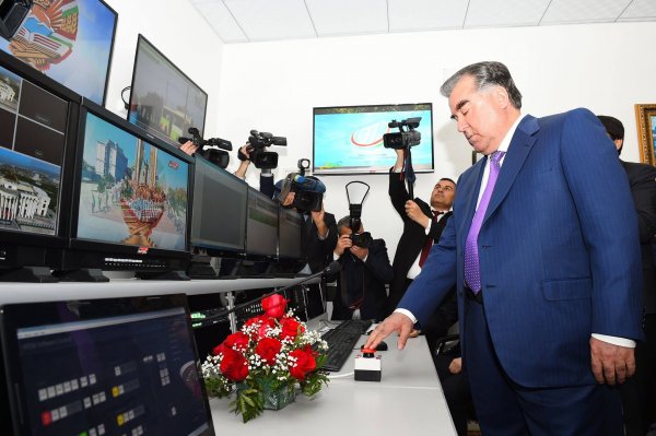 Президент дал старт вещанию телеканалам "Спорт" и "Кино" и открыл Академию СМИ Таджикистана