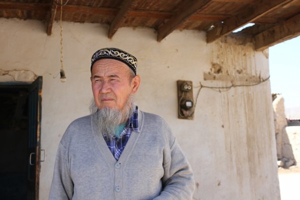 Таджикские казахи учат узбекский язык и собираются на родину