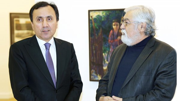 Таджикские художники представили страну на XIX Московском международном художественном салоне