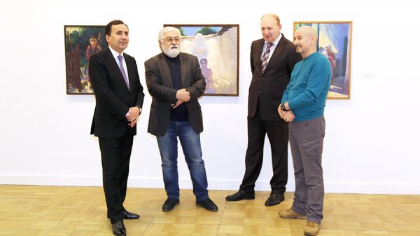 Таджикские художники представили страну на XIX Московском международном художественном салоне