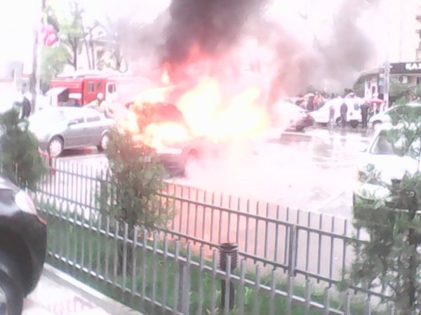 В центре Душанбе сгорел автомобиль