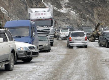 Лавины перекрыли автодорогу Душанбе-Худжанд на несколько часов