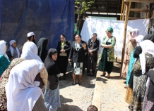 Глава Комитета по делам женщин посетила дом бросившейся с ребенком в реку Мафтуны