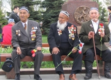 Президент выделил ветеранам Таджикистана к празднику по 2 тыс. сомони