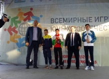 Николай Валуев вручил юным таджикским футболистам серебро