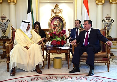 Эмомали Рахмон провел встречи с лидерами Кувейта