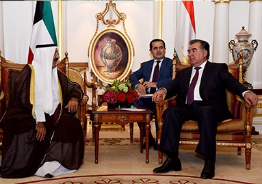 Лидер нации встретился с Министром Дивана Эмира Государства Кувейт