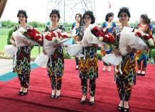 Визит президента в Турсунзаде: флаги, баннеры, цветы