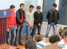 Таджикских пятикурсников показательно отправляют на родину из Беларуси
