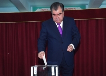 Эмомали Рахмон проголосовал в референдуме по изменению Конституции