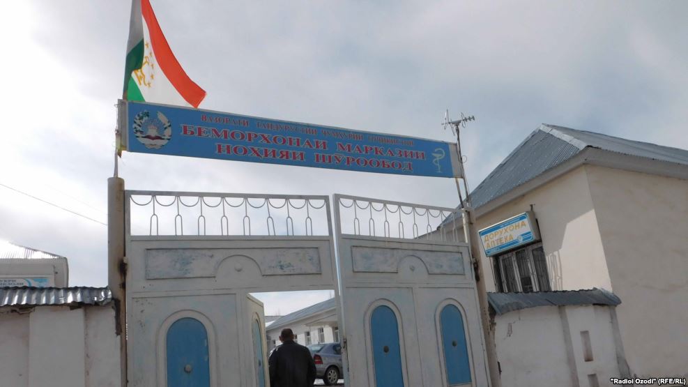 На юге Таджикистана 50 школьников отравились средством против мух