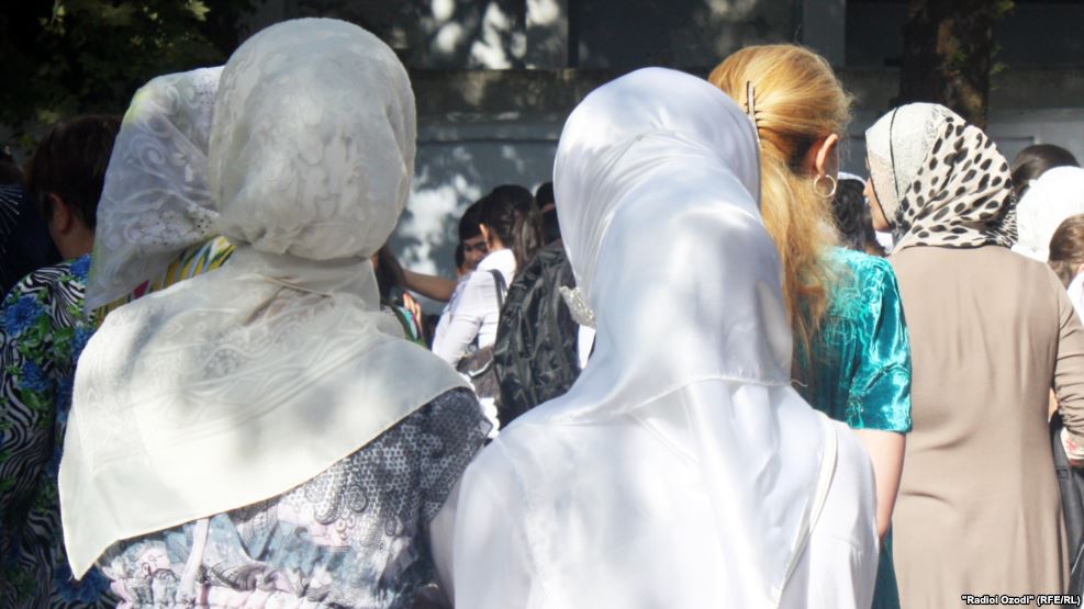 Автор видео задержания женщин в хиджабах получил срок
