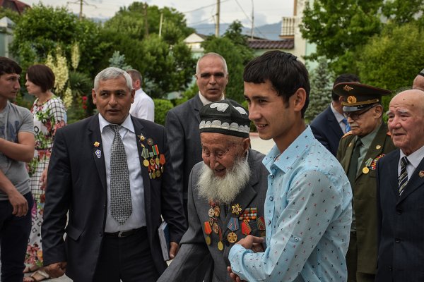Таджикские ветераны получили медали за освобождение Украины 