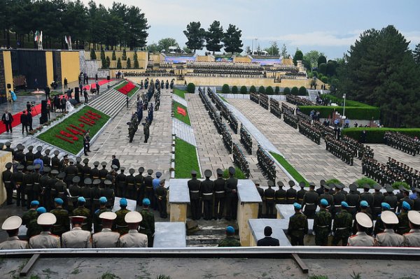 Лидер нации возложил венки в Парке Победы
