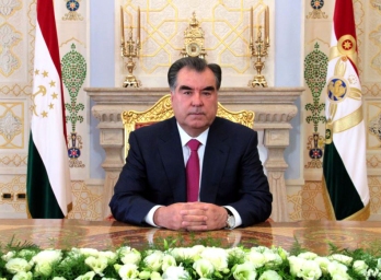 Президент поздравил таджикистанцев с Днем Национального единства