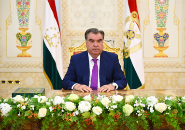 Эмомали Рахмон поздравил народ Таджикистана со священным праздником Фитр