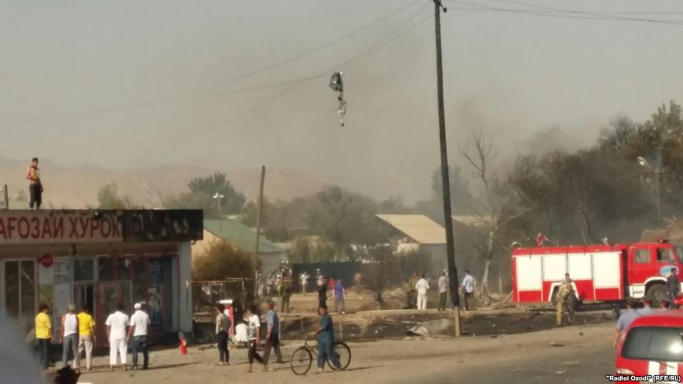 Взрыв на АЗС в Бохтаре: один человек погиб, 12 ранены