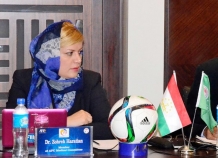 Иранская женщина - инструктор ФИФА обучает таджикских футбольных врачей