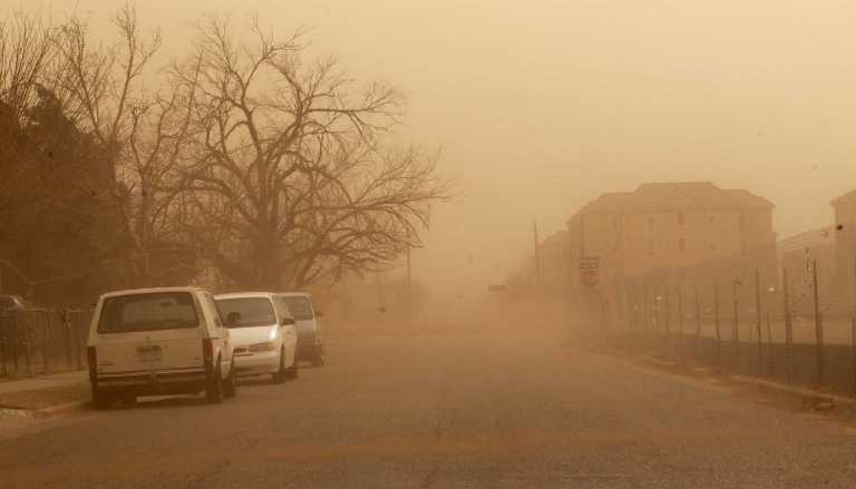В Таджикистане бушует пыльная буря