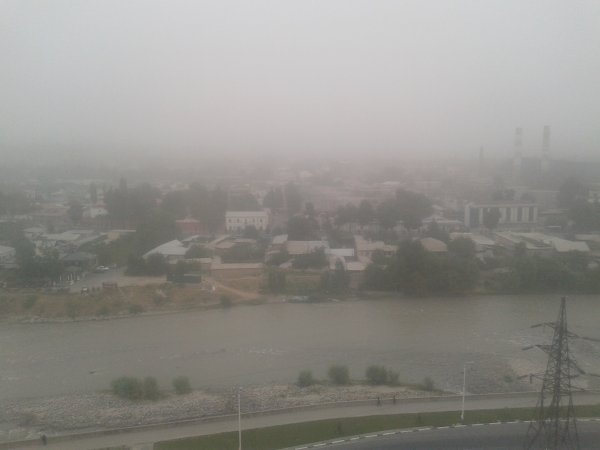 Столицу Таджикистана накрыла пыльная буря 