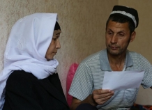 5 тыс. сомони получат родители убитого солдата от Минобороны Таджикистана