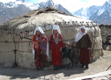 Кыргызстан отправит гуманитарную помощь этническим кыргызам на Памир