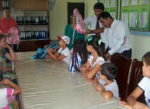 Депутат помог малоимущим семьям джамоата Овчи Калъача подготовить детей к школе