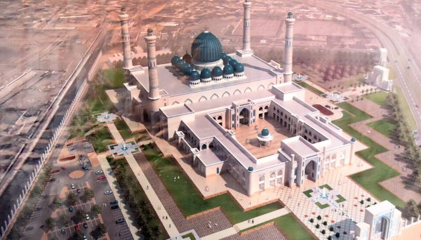На главной «духовной» стройке - самая большая мечеть