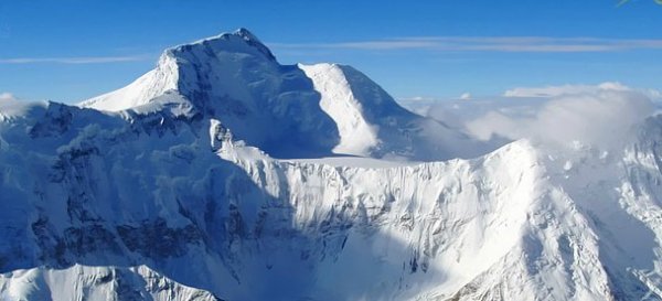 В Таджикистане при восхождении на пик Сомони погибли двое российских альпинистов