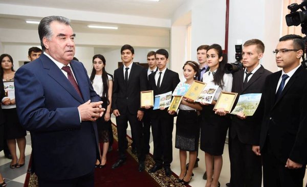 Президент Таджикистана видит спасение нации в подготовке созидательного поколения