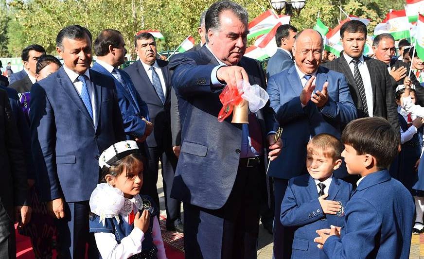 В школах Таджикистана прозвенел первый звонок