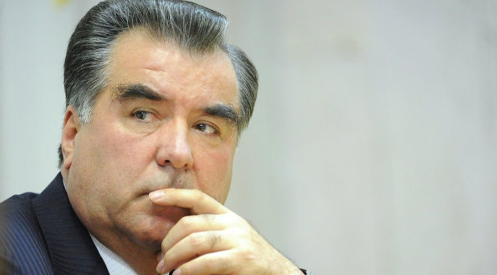 Президент Таджикистана летит в Узбекистан