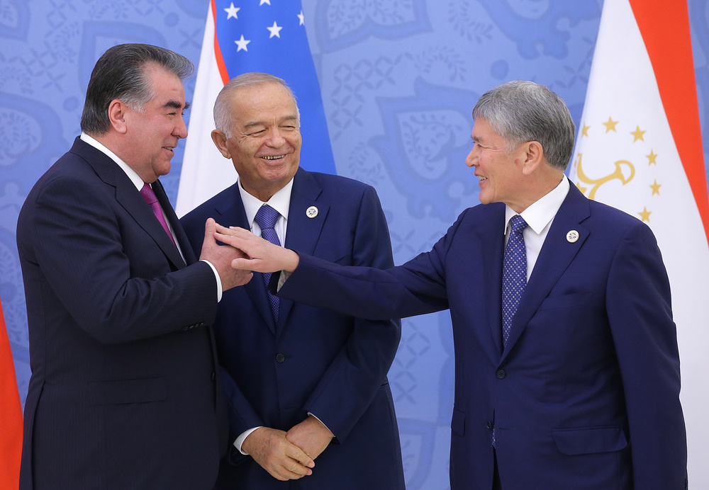 Куда пойдет Узбекистан? Эксперты ожидают потепления в таджикско-узбекских отношениях