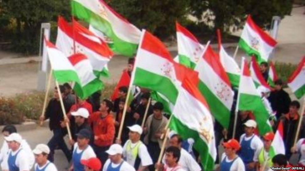 В Душанбе желающие пробежали национальный бег